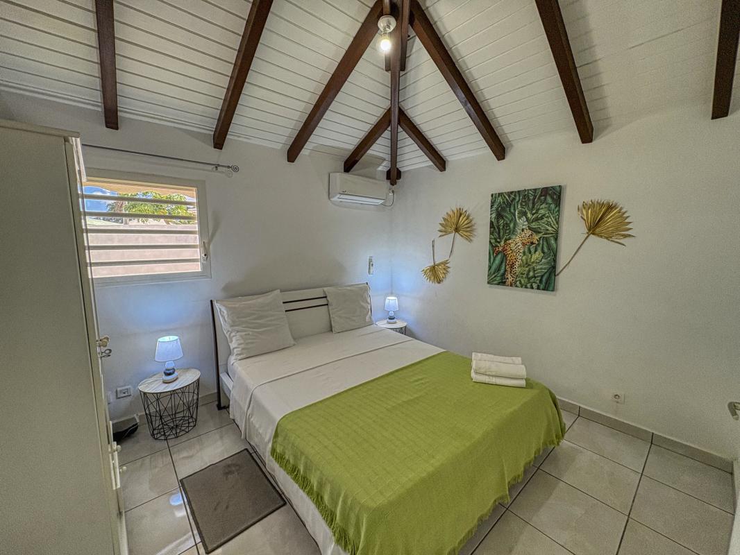 17.Location villa piscine St François Guadeloupe_Chambre 1